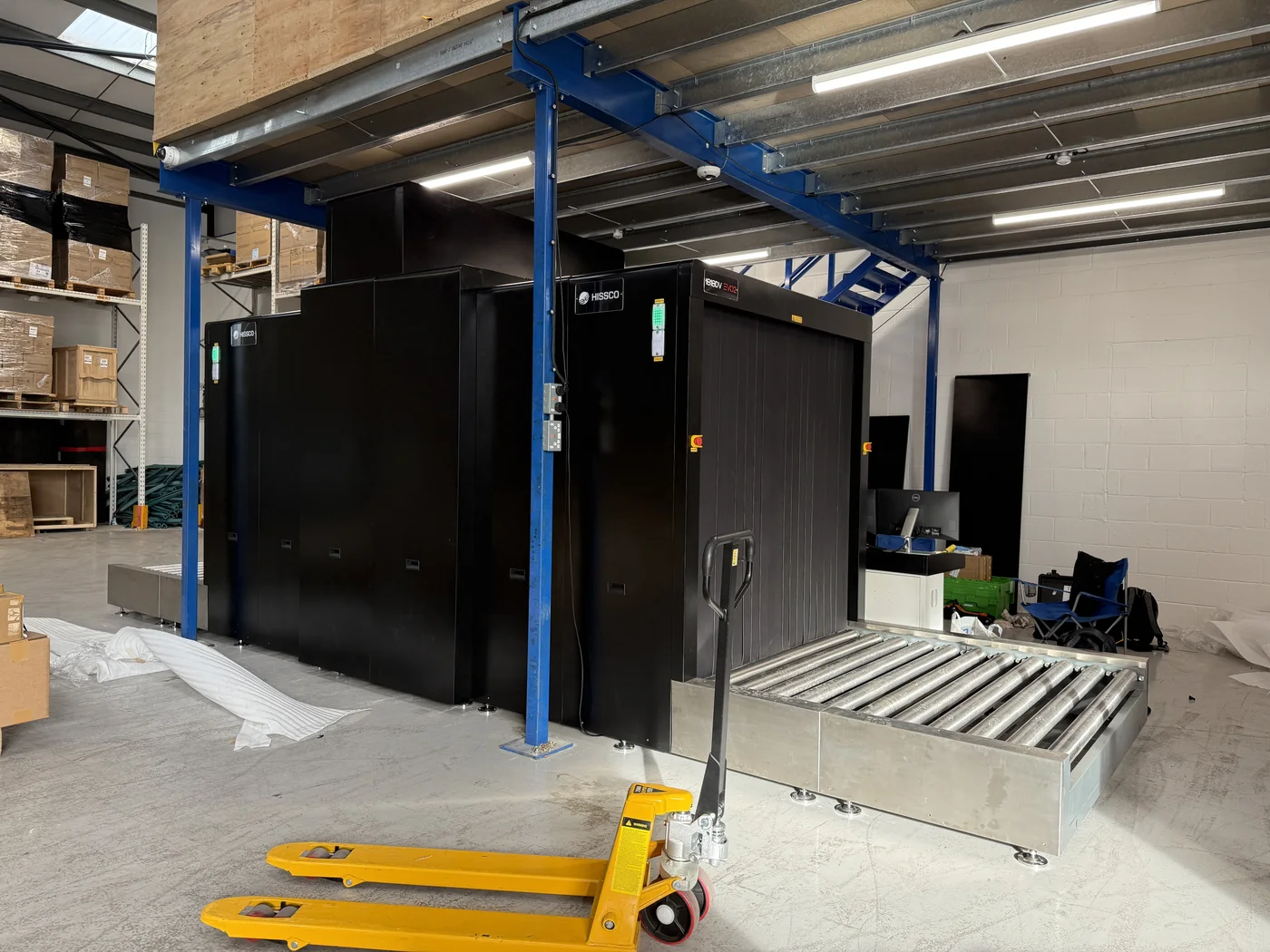 HS 1818 DV cargo X-ray installed by RedteQ engineers at a Heathrow-area facility