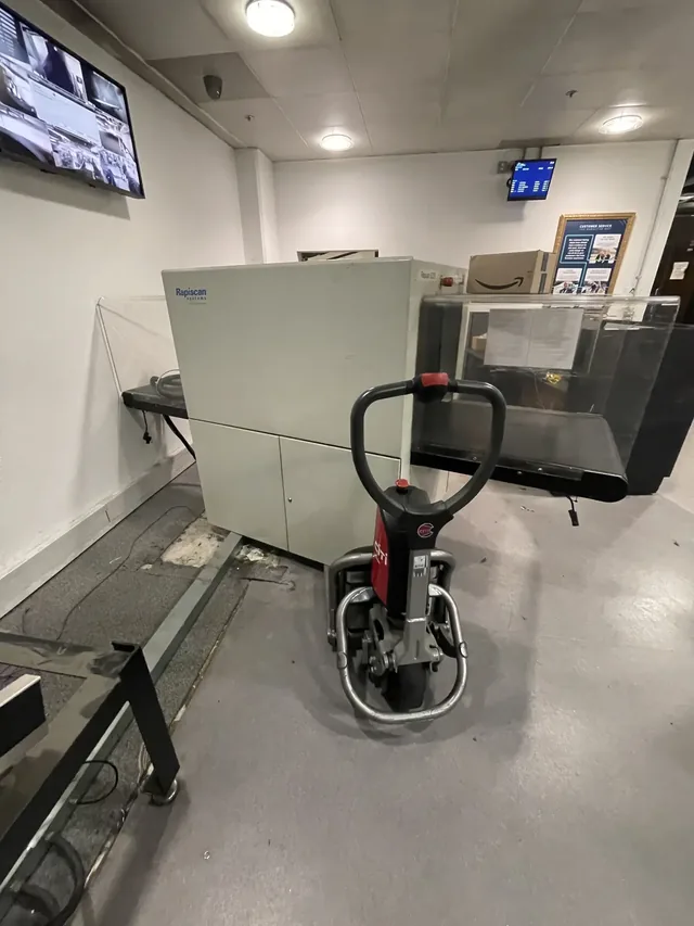 RedteQ team relocating a heavy X-ray machine