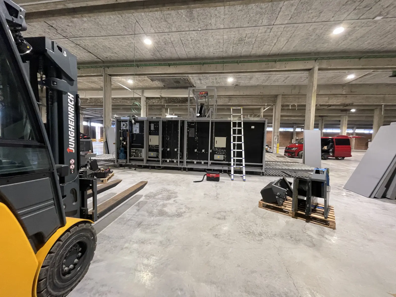 Decommissioned X-ray equipment being handled at the RedteQ recycling facility